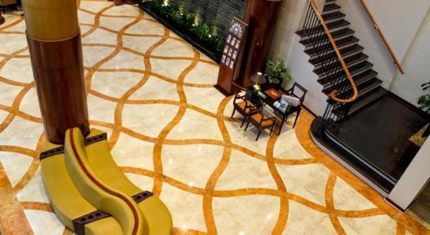 Resor Grand Surya